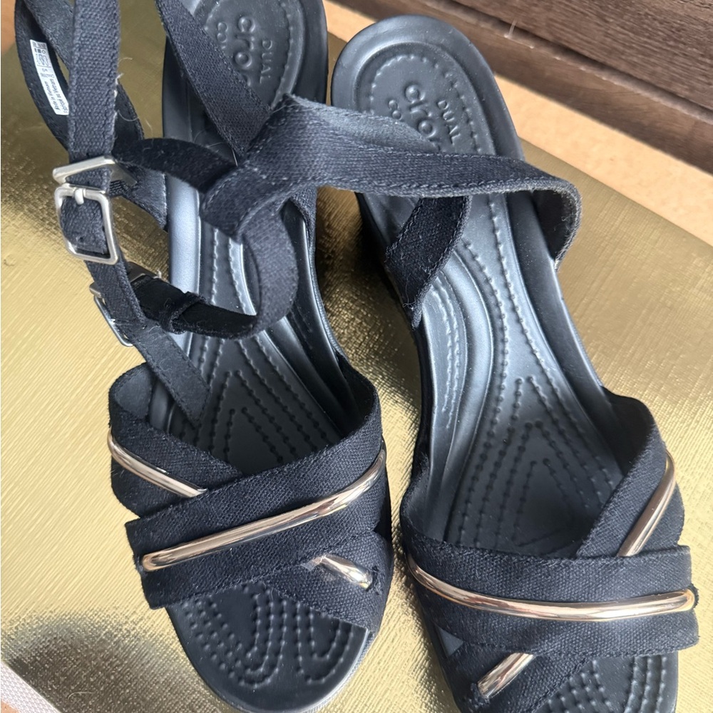 Crocs Blu Black and Gold Sandals with Strappy Design